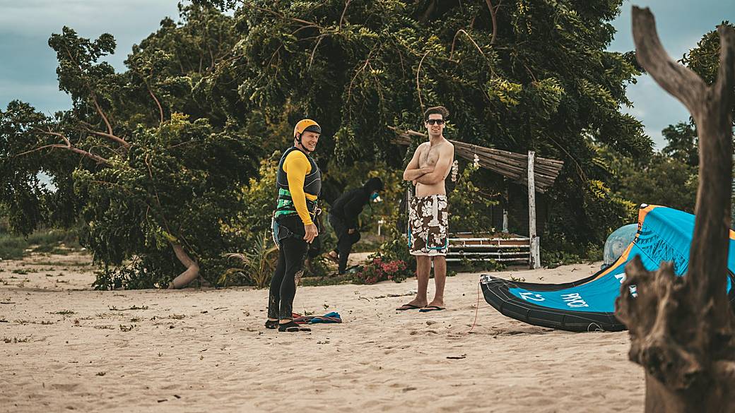 Beginner kite lesson on the beach